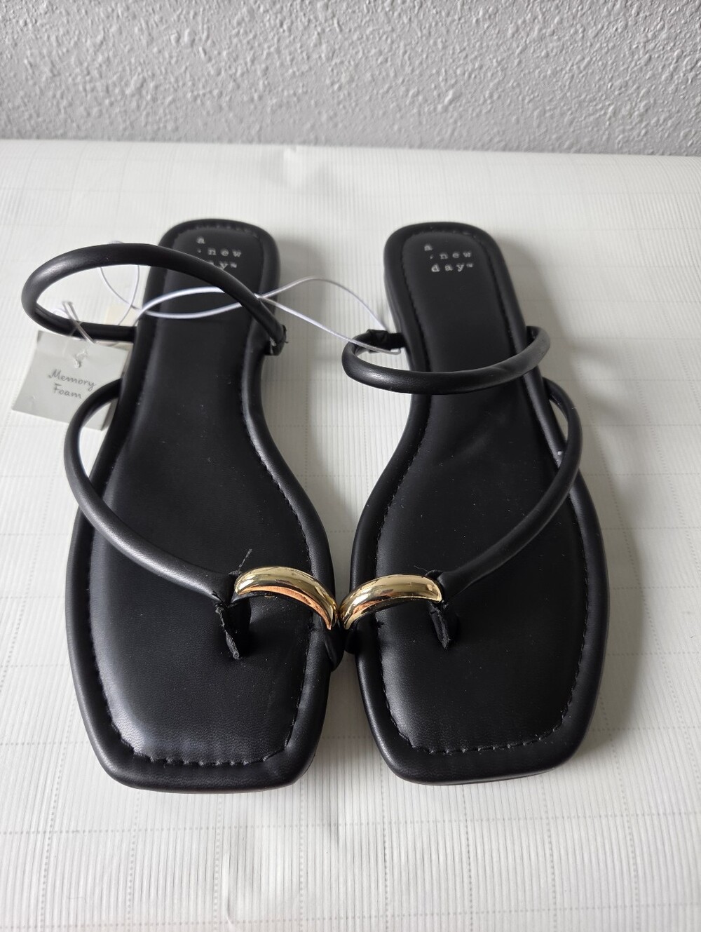 NWT - A New Day Women's Black Stella Toe Loop Memory Foam Sandals Sz 8.5